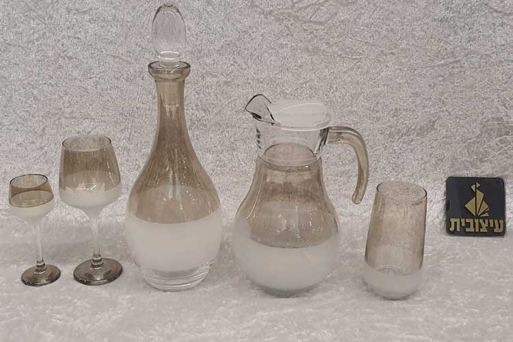 table-bottles-cups