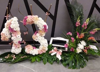 מתנות לבר מצווה עם עיצובי פרחים ושוקולד
